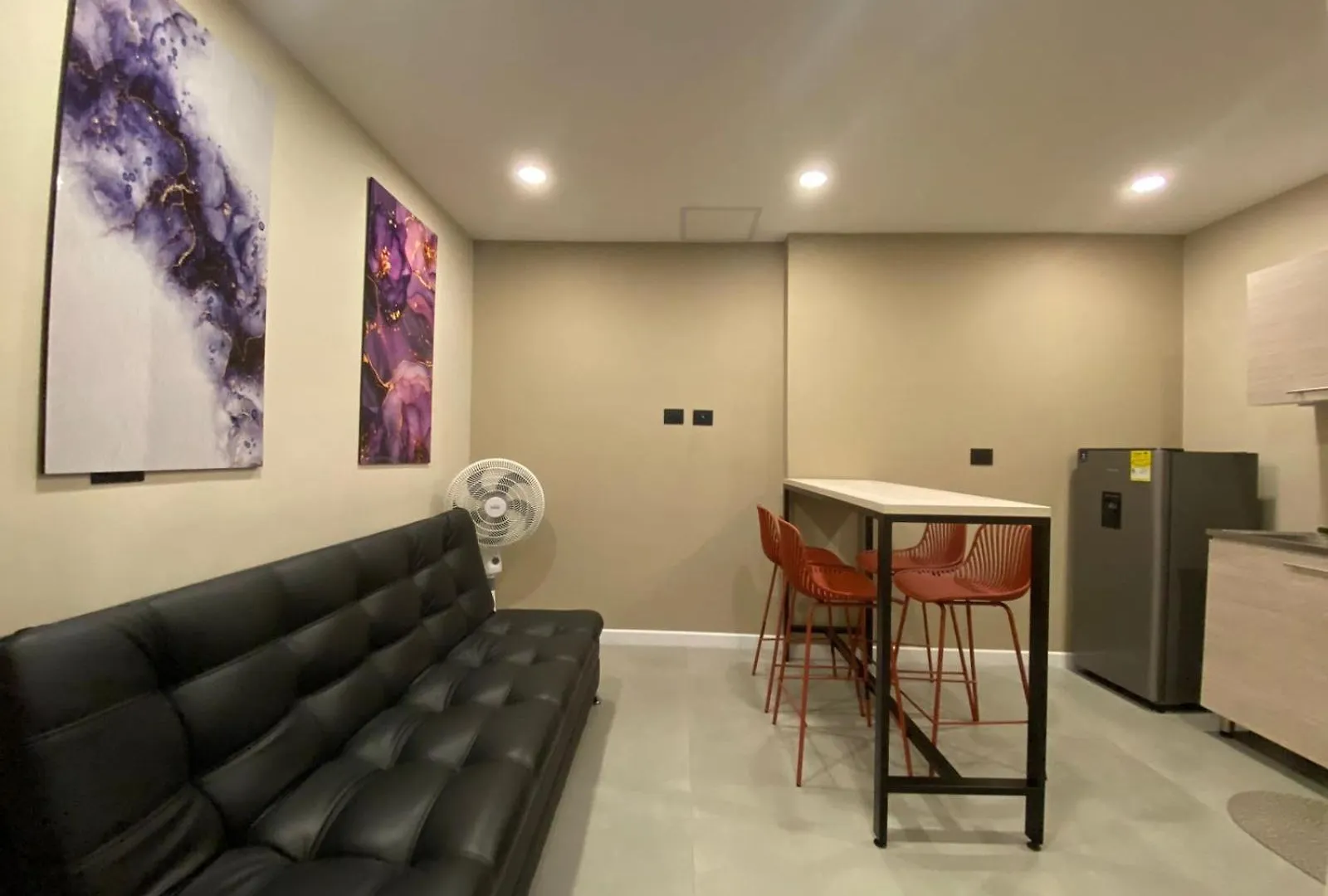 Hermoso Apartamento En El Poblado contacts